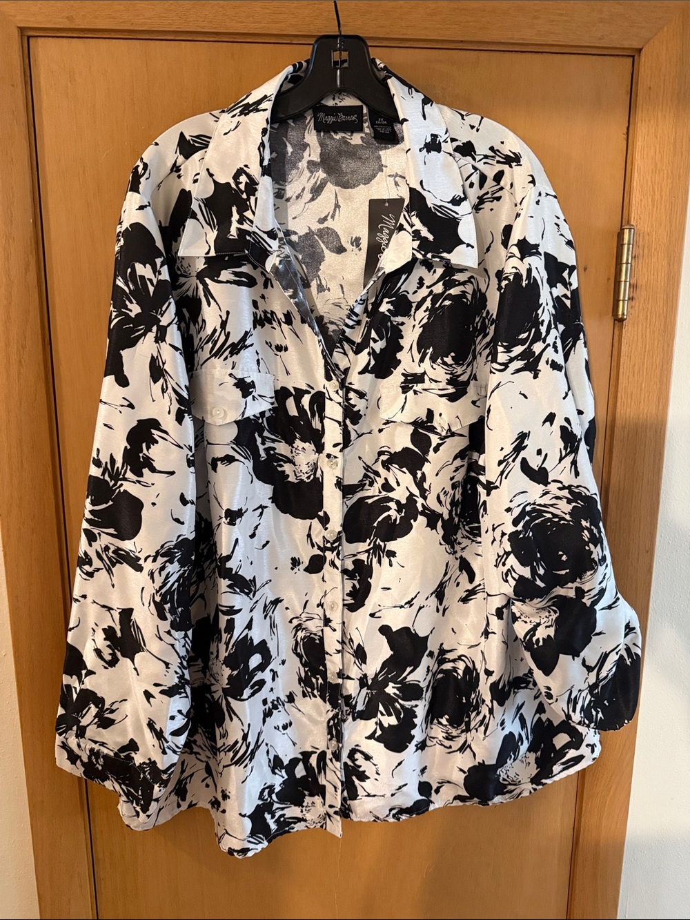 Maggie Barnes Women’s Floral Button Up Shirt New Black White Size 2X 22/24